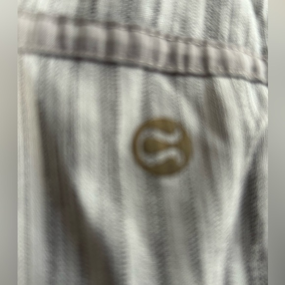 Grey Lululemon speed ups size 8!! Super cute - Picture 4 of 5